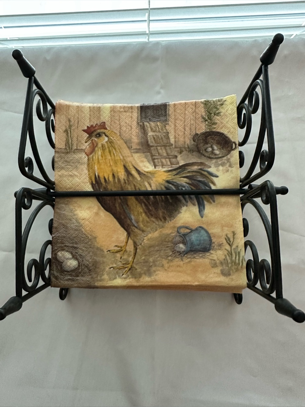 Southern Living “Estate” Napkin Holder
Good Condition